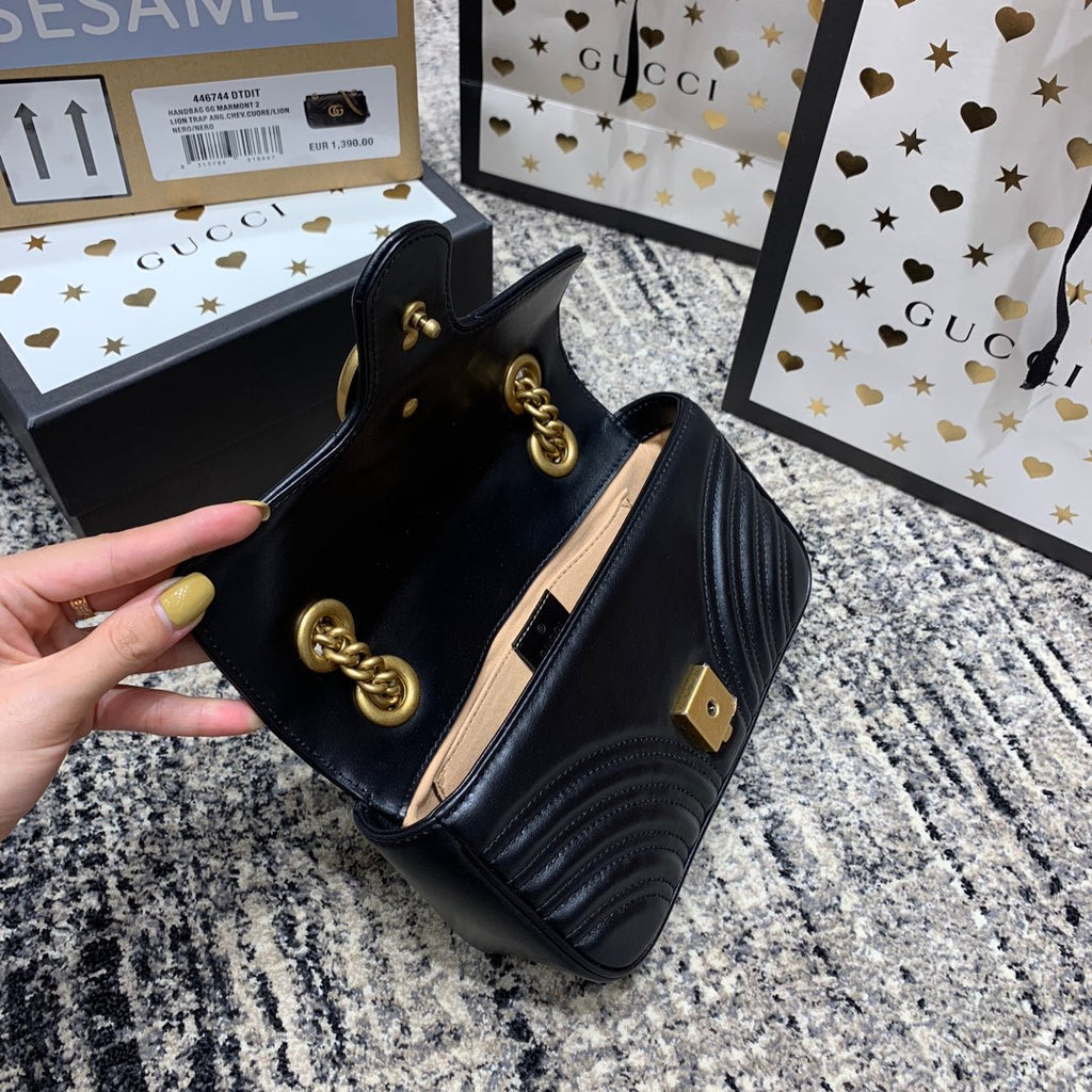 GUCCI Marmont 22cm Black Calfskin Gold Hardware