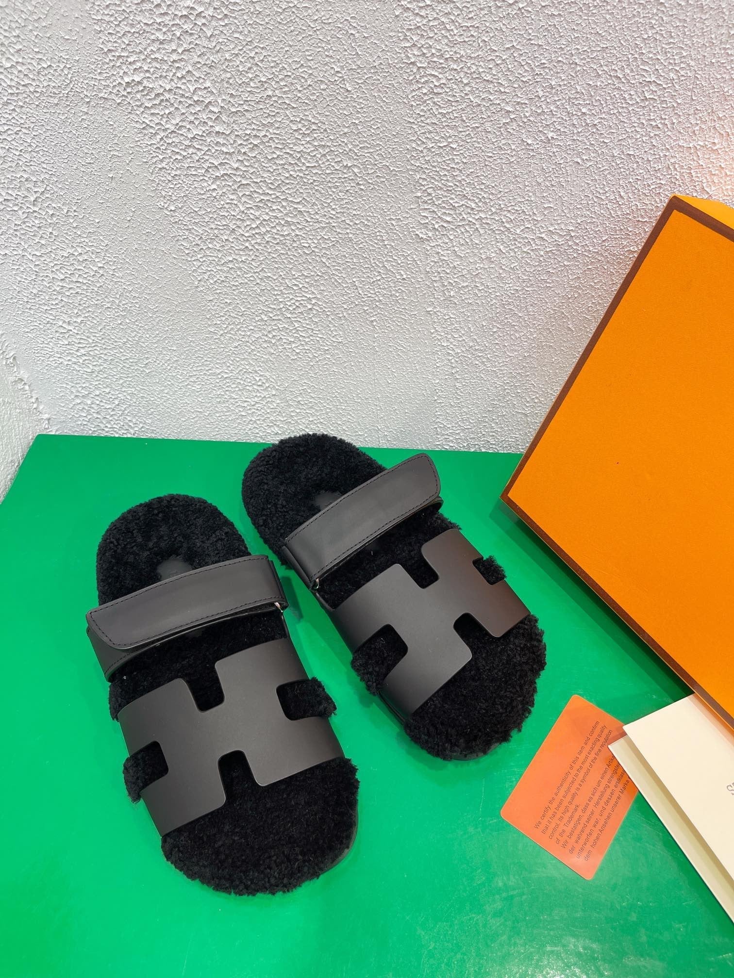 HERMES Chypre Sandal Black shearling insole Black goatskin lining