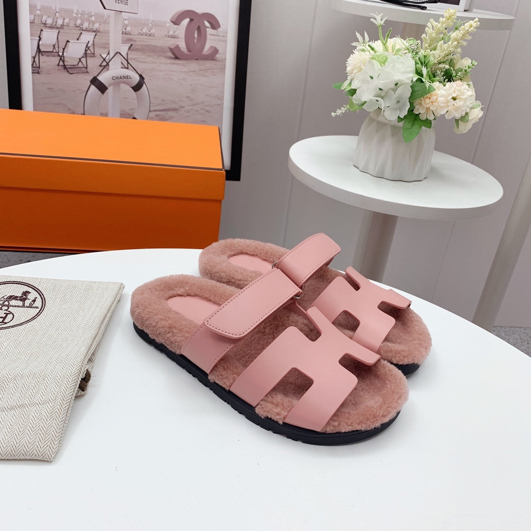 HERMES Chypre Sandal Pink shearling insole Pink goatskin lining