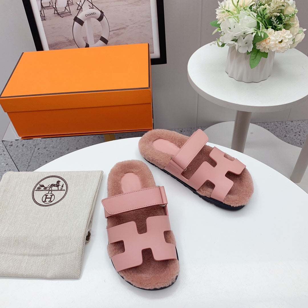 HERMES Chypre Sandal Pink shearling insole Pink goatskin lining
